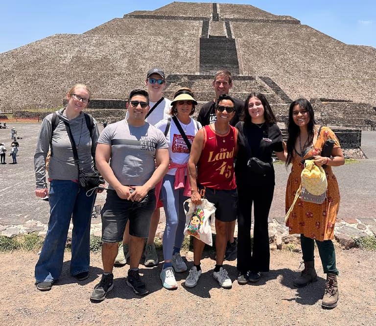 Travelers on the Experiencia Mextalker – Beginner & Intermediate retreat in Mexico City